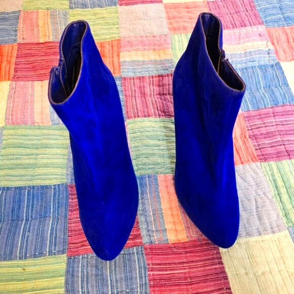 Shoedazzle Blue Suede Stiletto Ankle Boot, Size 9 - Picture 2 of 8